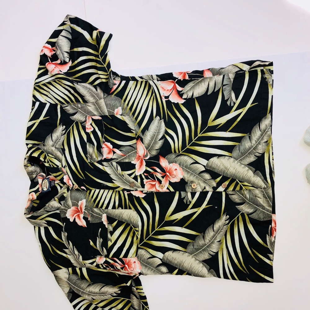 Men’s Tommy Bahama Hawaiian Button Down Shirt